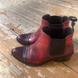 DV booties in good shape.